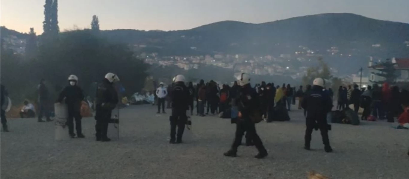 Σάμος: Κάηκαν 15 σκηνές από τη φωτιά στον χώρο γύρω από το ΚΥΤ - Δείτε βίντεο